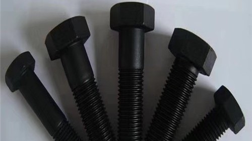 使用工程機(jī)械螺栓連接還是采用焊接方式連接?